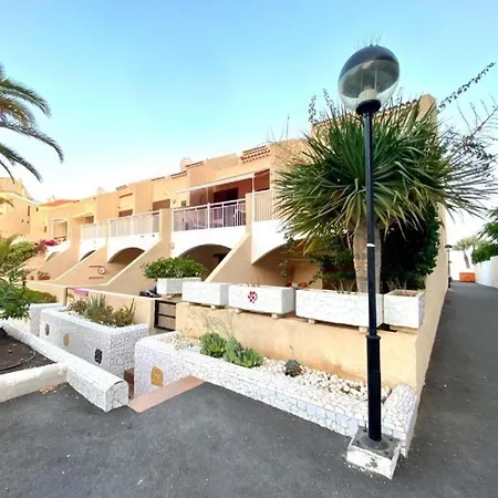 Villa con Wifi, piscina cerca de Playa en Las Américas