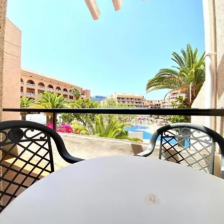 Villa Villa con Wifi, piscina cerca de Playa en Las Américas